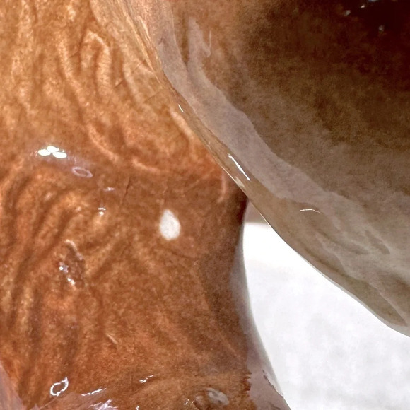 Vintage Japan Ceramic Brown Honey Bear Hugging Bee Hive Salt & Pepper Shakers - Picture 10 of 13